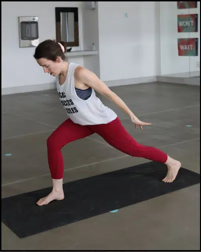 airplane lunge pose
